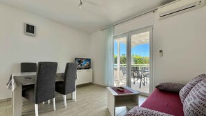 Unclassified image, 2 of 30, button - Holiday apartment with swimming pool near the beach (Krk)