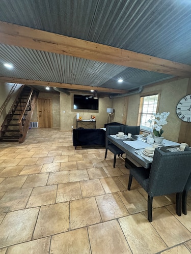 Pine tree blvd 3/2 family friendly in midland