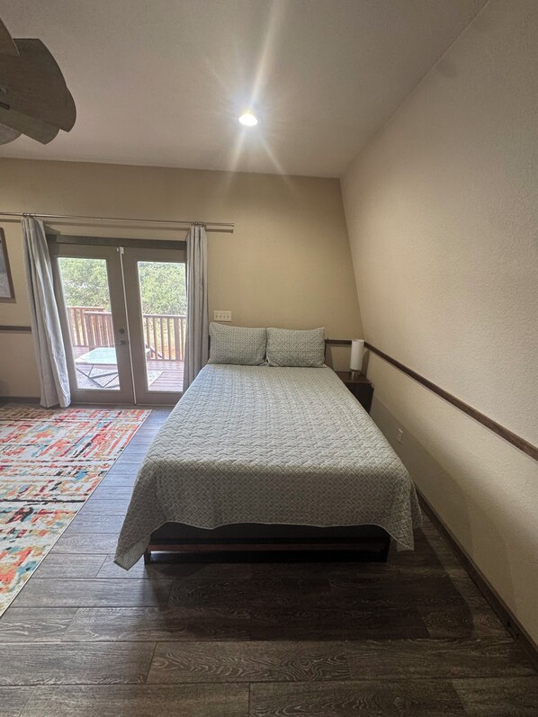 3 slaapkamers, een bureau, gratis wifi, beddengoed