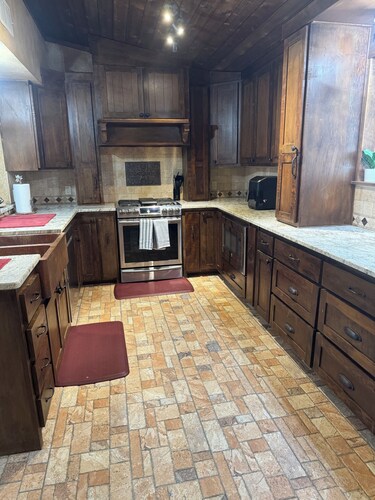 Pine tree blvd 3/2 family friendly in midland