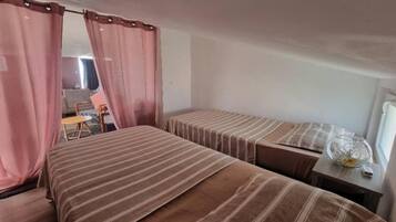 Appartamento Comfort, letti multipli, vista spiaggia | Con arredamento individuale, Wi-Fi gratuito, lenzuola