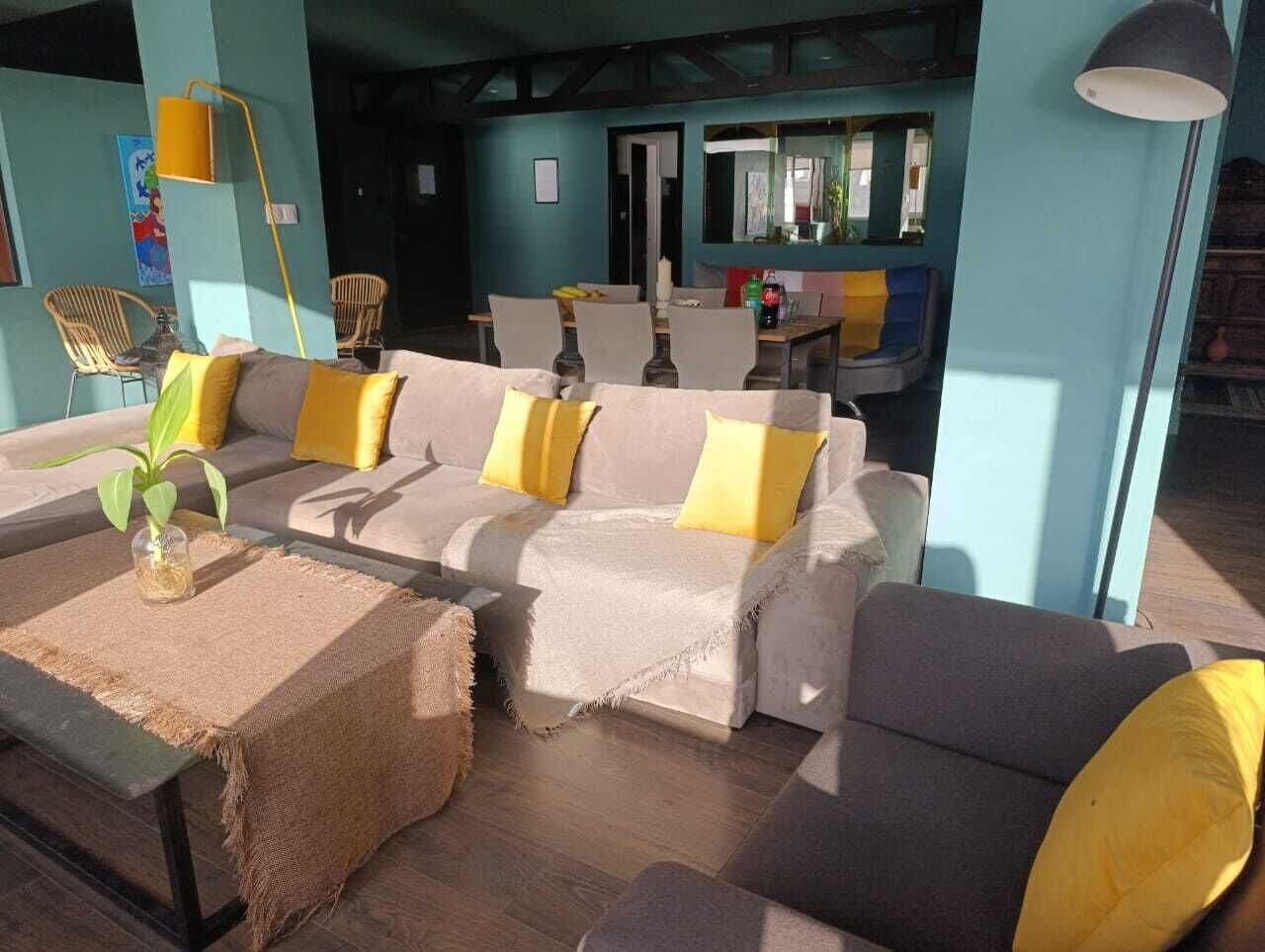 Appartement Confort, vue plage | Coin séjour | Télévision à écran plat de 40 pouces avec chaînes numériques