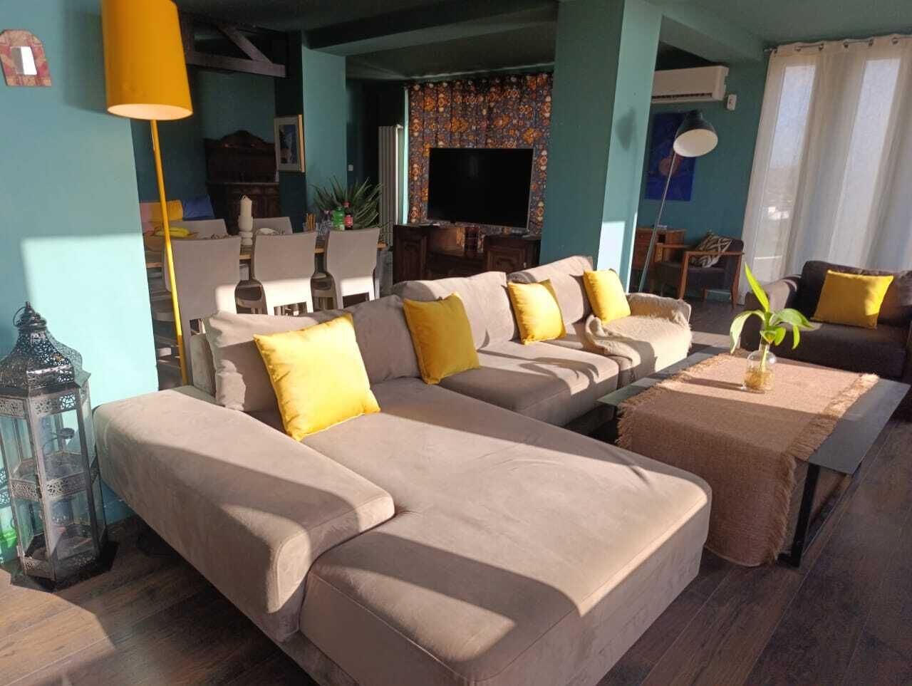 Appartement Confort, vue plage | Coin séjour | Télévision à écran plat de 40 pouces avec chaînes numériques