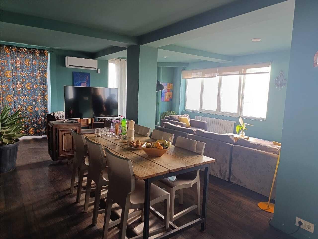 Appartement Confort, vue plage | Coin séjour | Télévision à écran plat de 40 pouces avec chaînes numériques