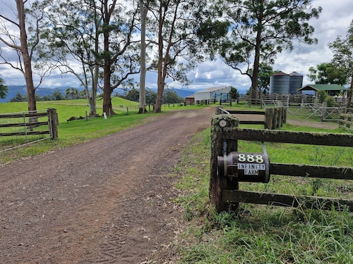 The Old Dairy Cottage - rural retreat with mountain and bush panorama
