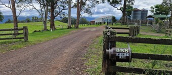 The Old Dairy Cottage - rural retreat with mountain and bush panorama