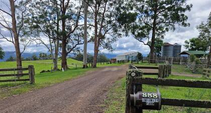The Old Dairy Cottage - rural retreat with mountain and bush panorama