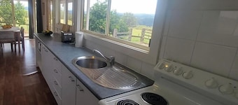 The Old Dairy Cottage - rural retreat with mountain and bush panorama
