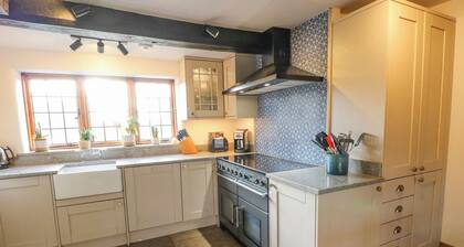 Grade 2* listed 6 Bedroom Manor House, Derbyshire Dales.