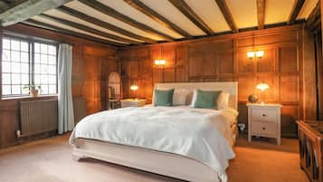 6 bedrooms, travel cot, free WiFi, bed sheets