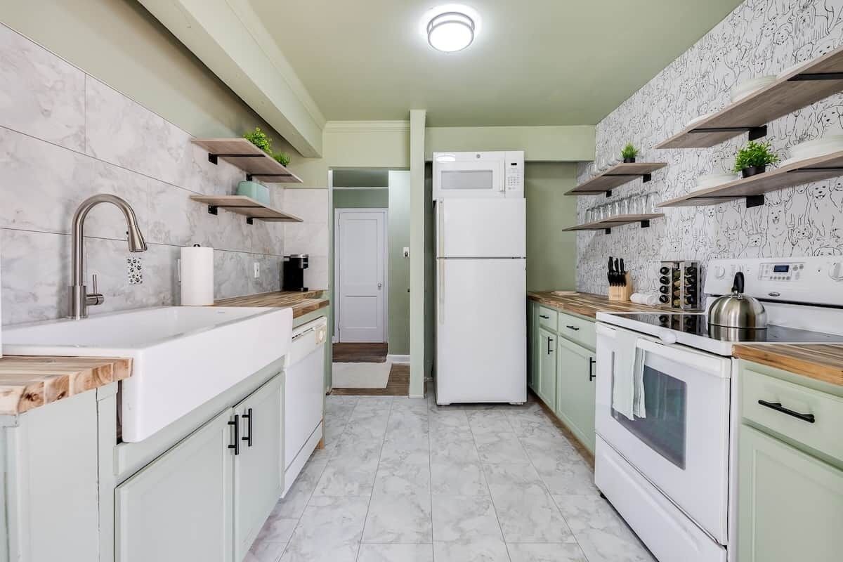 Geladeira, micro-ondas, fogão, cooktop