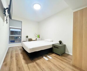 3 bedrooms, WiFi - Female Studio Accommodation with private bathroom for rent both ST or LT (Strathfield)