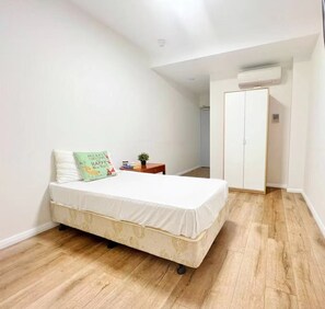 3 bedrooms, WiFi - Female Studio Accommodation with private bathroom for rent both ST or LT (Strathfield)