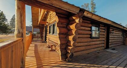 The Fox Den -Cozy stay w/ AC & Wi-Fi, Pet Friendly