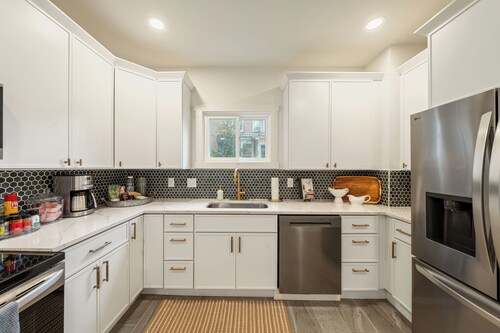 Brand-New Downtown Delaware Gem — Family-Friendly & Walk to Everything!