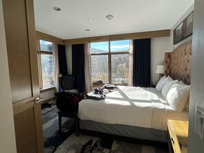 2 bedrooms, iron/ironing board, WiFi