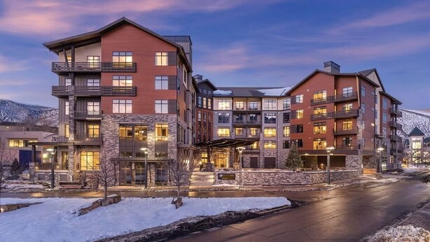 A multi-story hotel with a stone facade, multiple balconies, and a covered entrance. - Martin LutherKing ski break! Beaver Creek ski weekend. 2 bedroom condo (Avon)