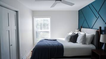 4 bedrooms, iron/ironing board, WiFi, bed sheets