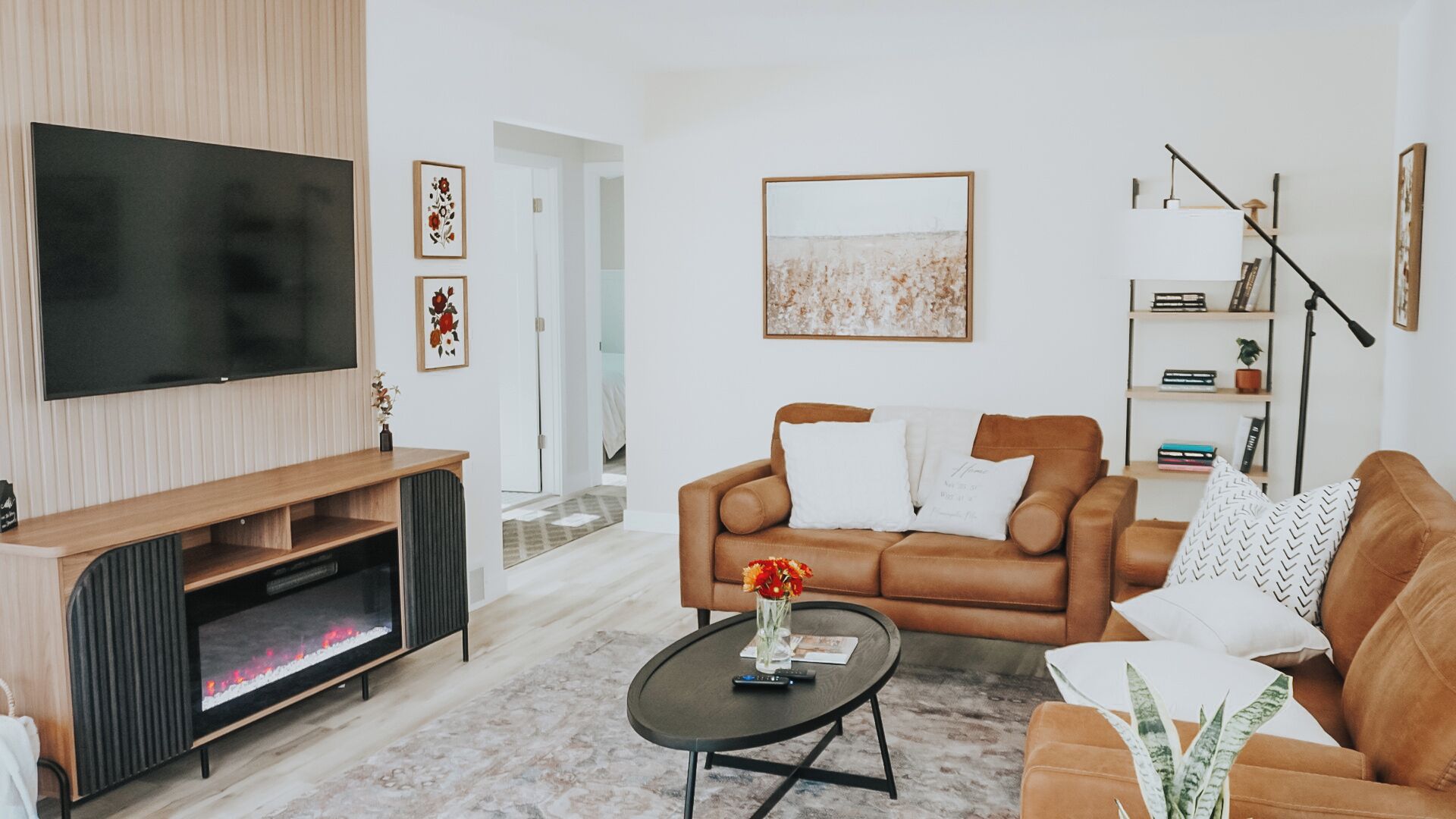 Smart-TV, Kamin, Bücher