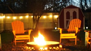 Property grounds - Modern 4BR Retreat - Sauna, Arcade & Fire Pit - 6min to Downtown Minneapolis (Minneapolis)