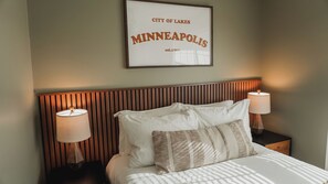 4 bedrooms, desk, iron/ironing board, free WiFi - Modern 4BR Retreat - Sauna, Arcade & Fire Pit - 6min to Downtown Minneapolis (Minneapolis)