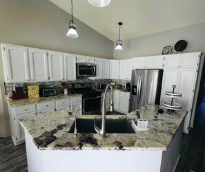 ميكروويف، فرن، موقد طهي مسطح، غسالة أطباق