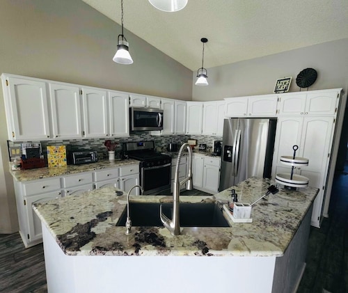 Charming 3 bedroom 3 bath with mountain views, huge game room, and theatre room.