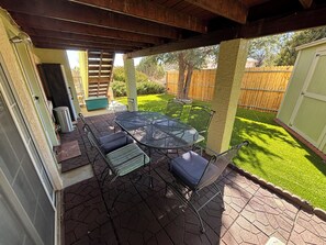 تناول الطعام بالخارج