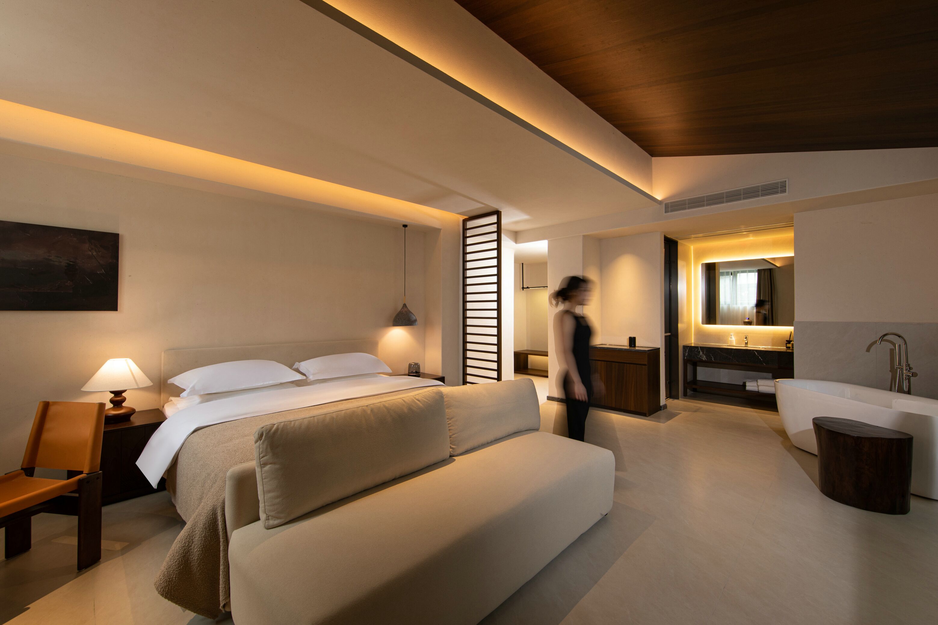 Habitación Signature doble, vistas a la montaña | Espacio para trabajar con un portátil y cortinas opacas