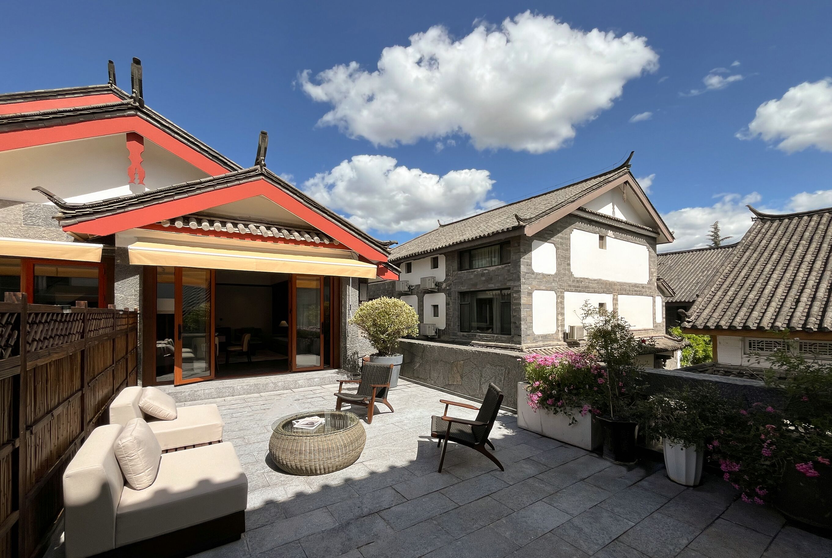 Premier Suite, Mountain View | Laptop workspace, blackout curtains, soundproofing, iron/ironing board