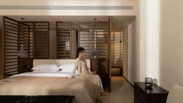 Luxury Double Room, Mountain View | Laptop workspace, blackout drapes, soundproofing, iron/ironing board