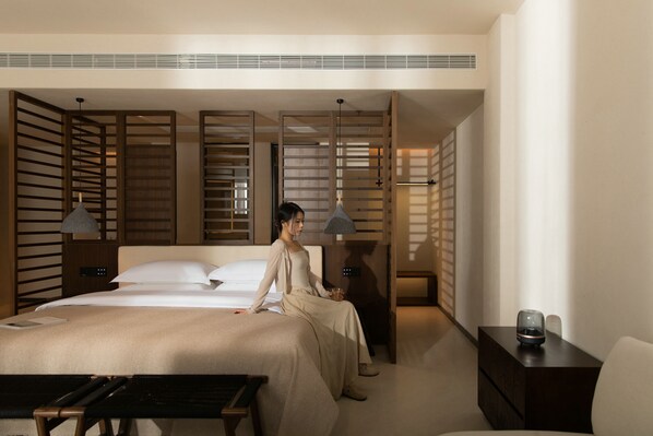 Luxury Double Room, Mountain View | Laptop workspace, blackout drapes, soundproofing, iron/ironing board