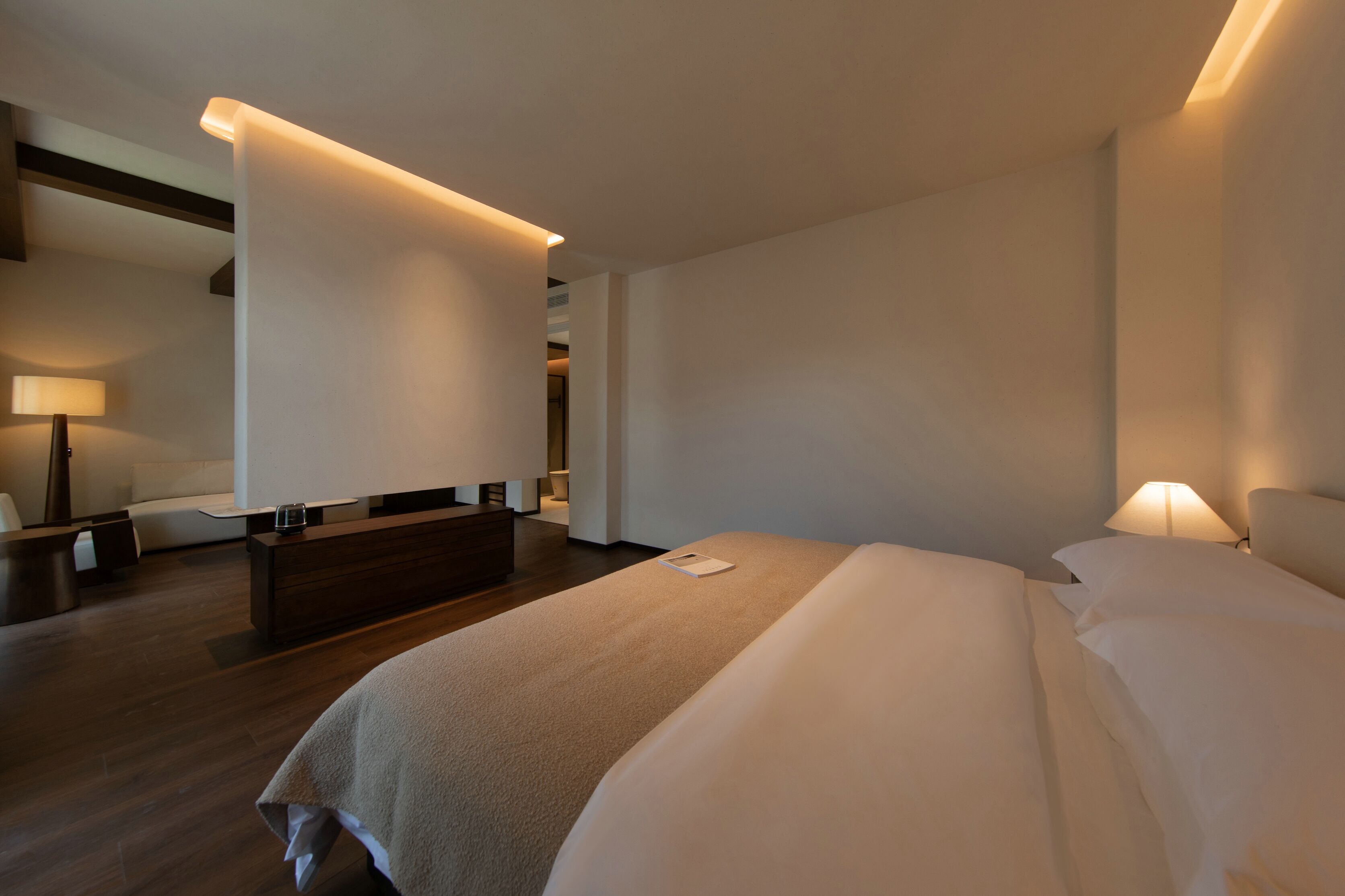 Comfort Suite, Mountain View | Laptop workspace, blackout drapes, soundproofing, iron/ironing board