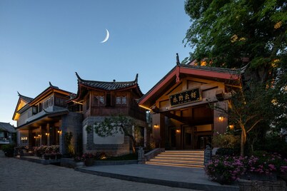 Ancient Charm Luxe Retreat Lijiang