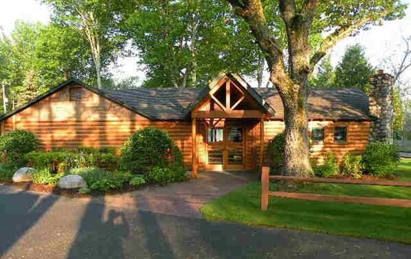 Exterior - 2BR Condo 7 min to Schuss Mtn, Shanty Creek Resort, Shorts Brewery - Fireplace (Bellaire)