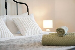 Strykjärn/strykbräda, wi-fi och sängkläder