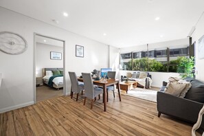 2 bedrooms, desk, iron/ironing board, WiFi