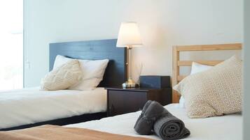 2 bedrooms, desk, iron/ironing board, WiFi