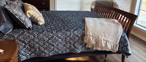 6 bedrooms, WiFi, bed sheets