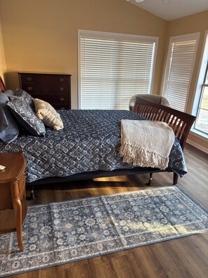 6 bedrooms, WiFi, bed sheets