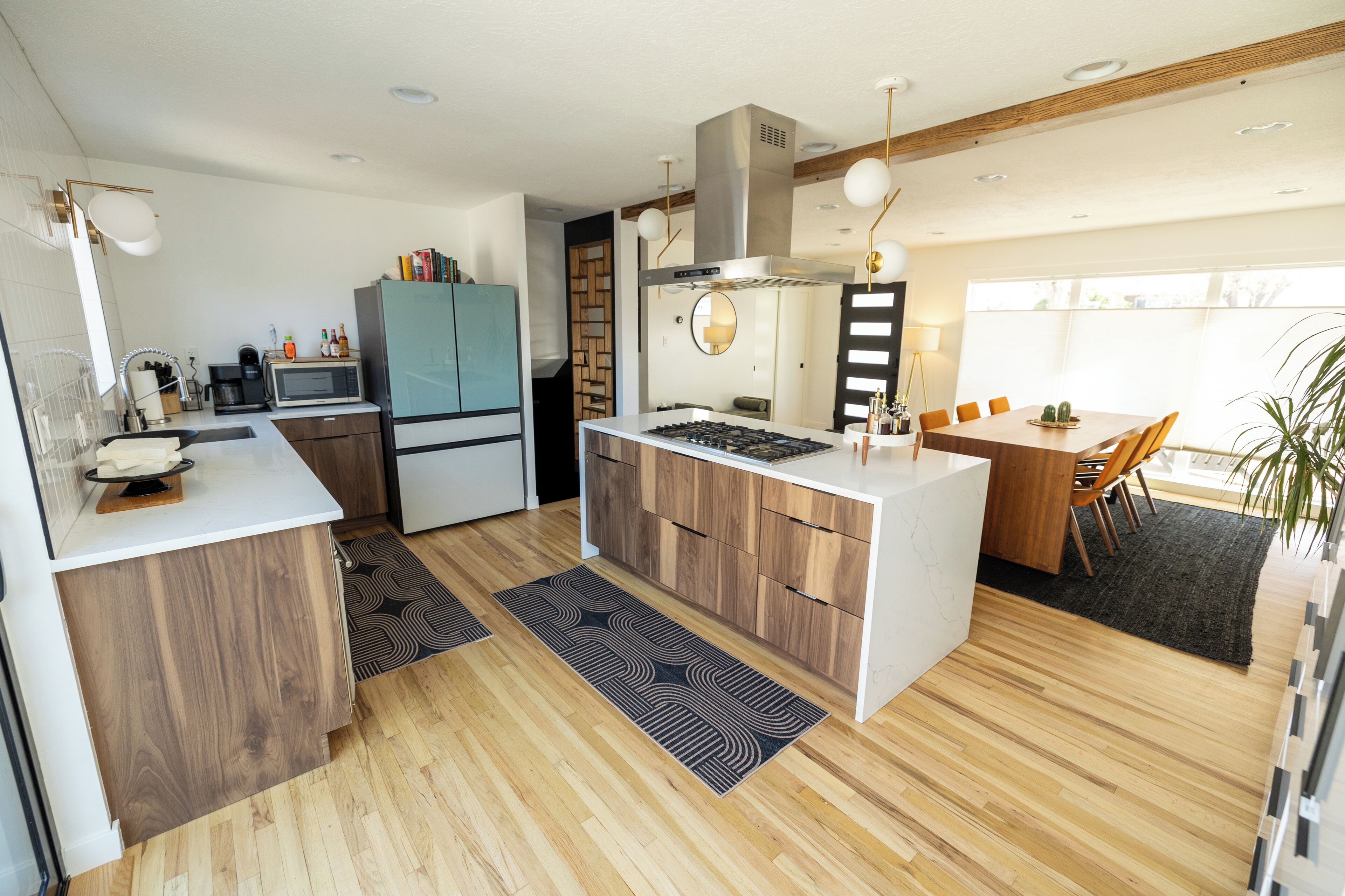 Geladeira, micro-ondas, fogão, cooktop