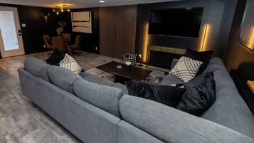 Smart TV, computer monitors