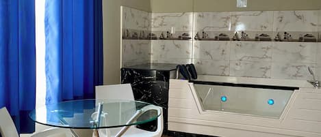 Deluxe Room, City View | Free WiFi, bed sheets