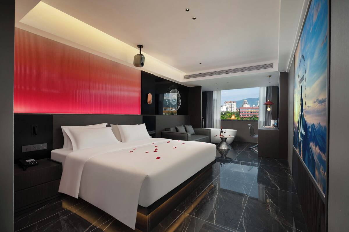 Escritorio, espacio para trabajar con laptop y wifi gratis