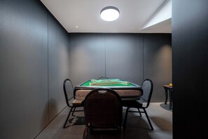 Habitación clásica con 2 camas individuales, vista a la ciudad | Escritorio, espacio para trabajar con laptop y wifi gratis