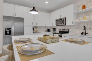 Mikrowelle, Ofen, Herdplatte, Geschirrspüler