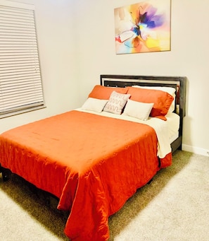 2 室のベッドルーム、アイロン / アイロン台、WiFi、ベッドシーツ