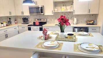 Micro-ondas, fogão, cooktop, lava-louças