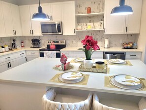 Micro-ondas, fogão, cooktop, lava-louças