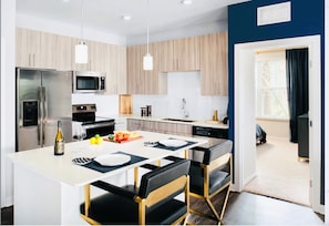 電子レンジ、オーブン、コンロ、食器洗い機